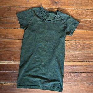 Lululemon Swiftly Tech short sleeve camo size 4